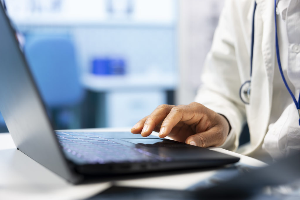 Prontuário médico inteligente: como a IA ajuda na tomada de decisão clínica